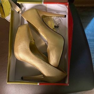 Pierre Dumas Gold heels